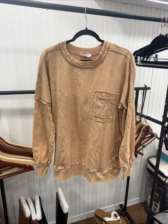 Zenana Outfitters Tops - Like New Women’s Zenana Outfitters Washed Tan Crewneck Sweatshirt Medium